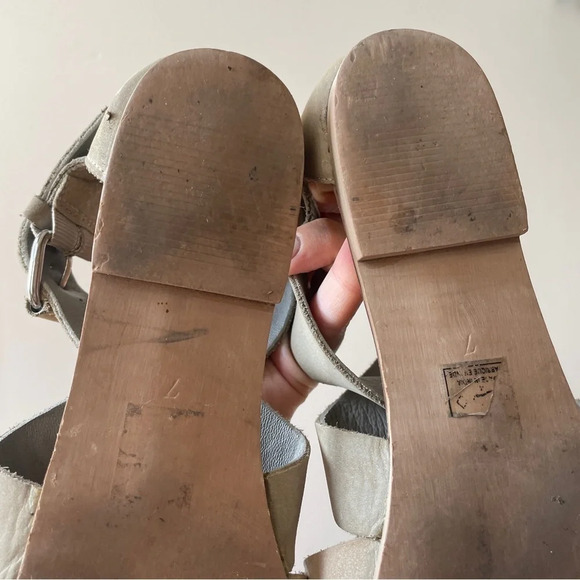Deena & Ozzy UO leather crisscross  taupe sandals - Picture 2 of 6